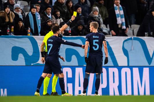 Referee Andris Treimanis and Sören Rieks of Malmö FF