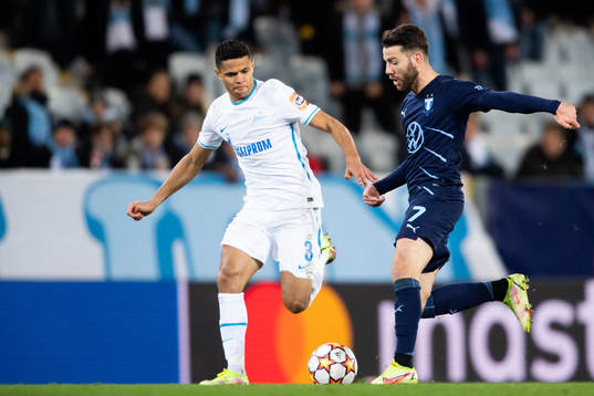 Douglas Santos of Zenit and Erdal Rakip of Malmö FF