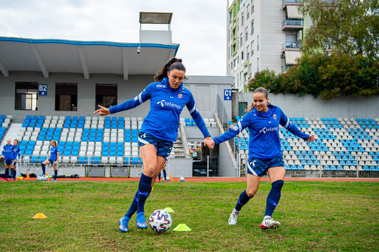 Ingrid Syrstad Engen and Guro Reiten of the Norwegian