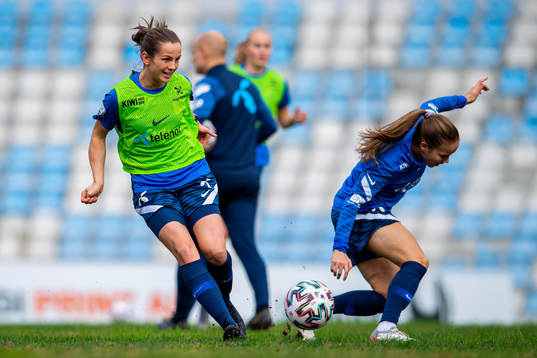 Tuva Hansen and Guro Reiten of the Norwegian women's