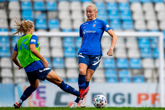 Amalie Vevle Eikeland and Guro Bergsvand of the Norwegian