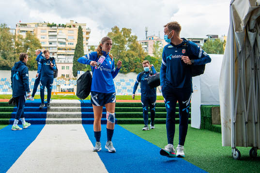 Maren Mjelde and Martin Sjögren, head coach of the