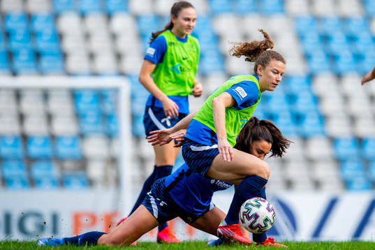 Synne Skinnes Hansen and Ingrid Syrstad Engen of the