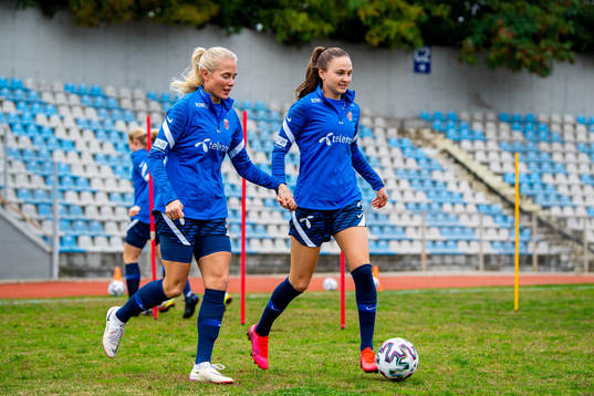 Guro Bergsvand and Vilde Hasund of the Norwegian women's