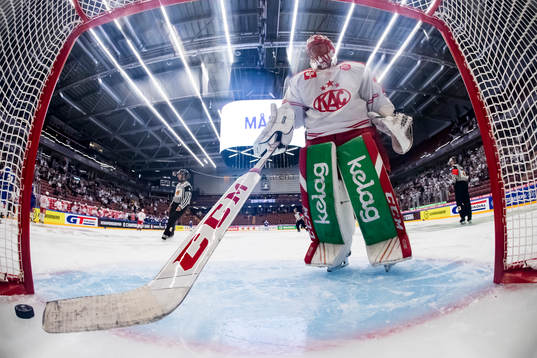 Klagenfurts goaltender Sebastian Dahm  looks dejected