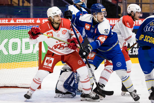 Klagenfurts Rok Ticar and Leksands Jesper Kandergård