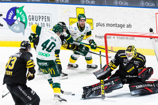 s målvakt Pavel Khomchenko