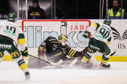 s målvakt Pavel Khomchenko