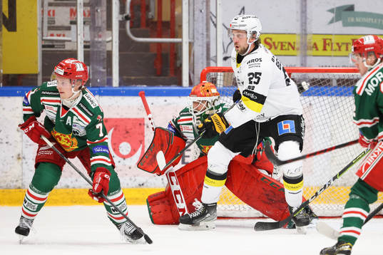 Västerås Marcus Bergman oroar mot Moras Isak Pantzare och