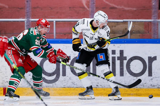 Moras Isac Heens och Västerås Anton Svensson