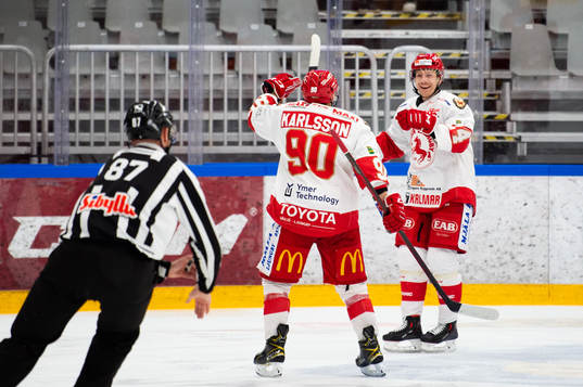 Troja/Ljungbys Kevin Karlsson och Joakim Hillding jublar