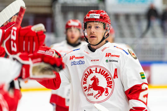 Troja/Ljungbys Joakim Hillding jublar