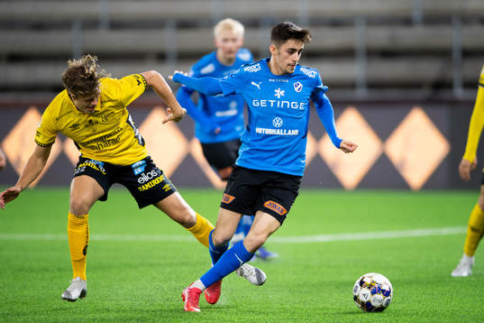 Elfsborgs Kevin Holmén och Halmstads Emil Tot Wikström