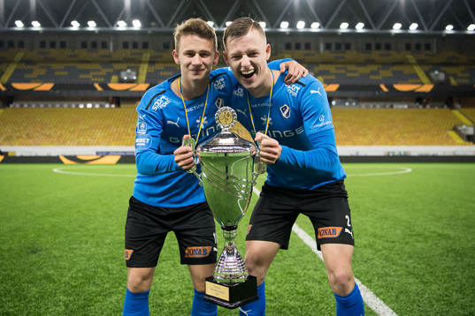 Halmstads Jonathan Wadensten och Filip Larsson jublar