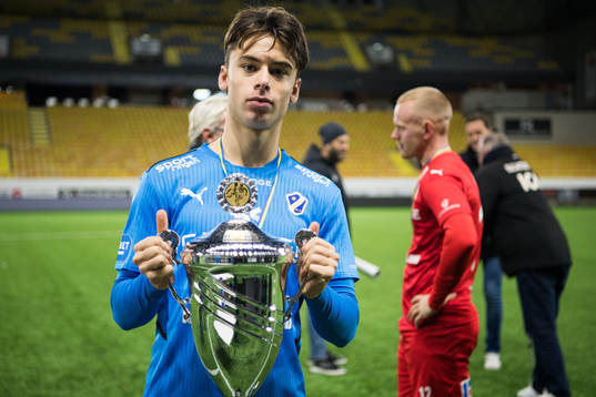 Halmstads spelare med pokalen