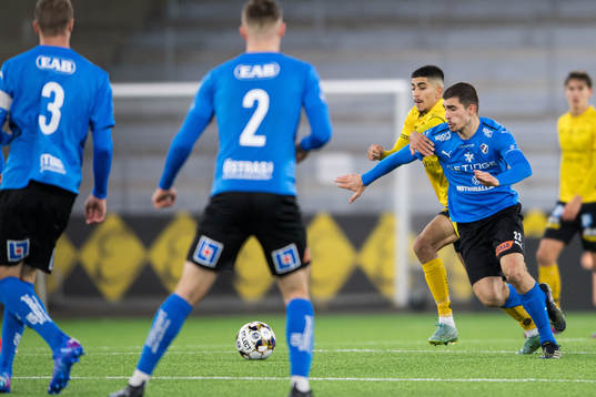 Elfsborgs Ahmed Qasem och Halmstads Taulant Parallangaj