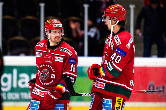 Modos Tanner Macmaster och David Bernhardt jublar