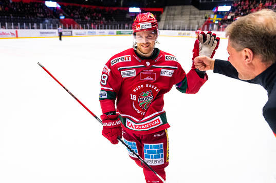 Modos Mikkel Aagaard jublar