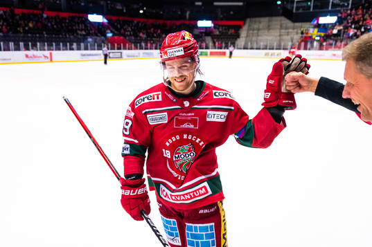 Modos Mikkel Aagaard jublar