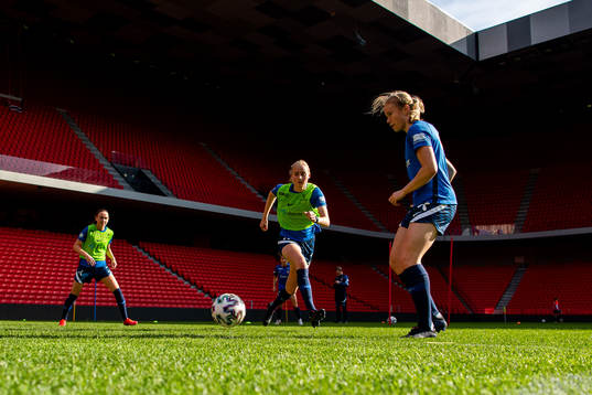 Emilie Bragstad and Julie Blakstad of the Norwegian women's