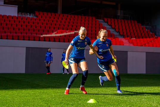 Karina Sævik and Frida Maanum of the Norwegian women's