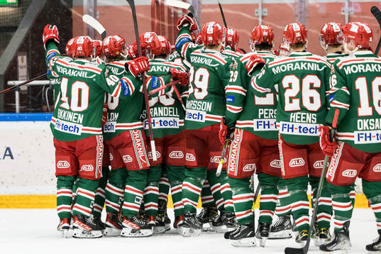 Moras spelarna jublar
