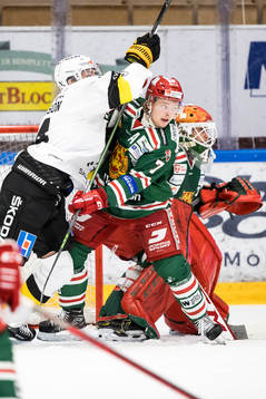 Moras Isak Pantzare och Moras målvakt Andreas Ljunggren