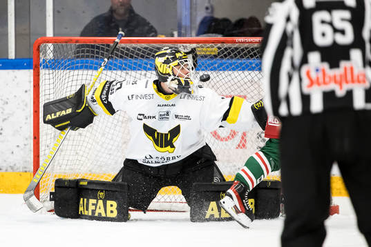 straffmål bakom Västerås målvakt Johan Gustafsson av
