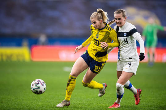 Sofia Jakobsson of Sweden and Ria Öling of Finland