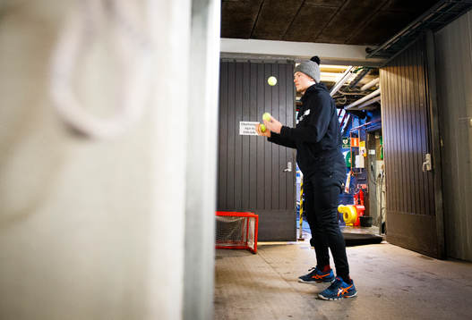 Örebros Linus Öberg värmer upp