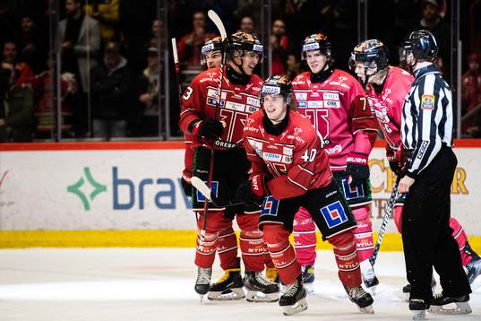 Örebros Elias Ekström jublar