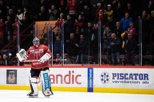 Örebros målvakt Jonas Arntzen jublar