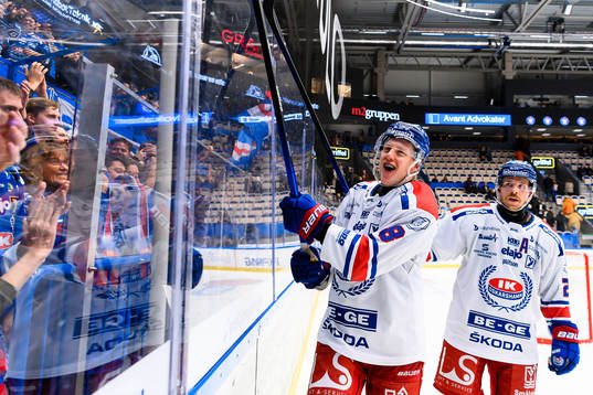 Oskarshamns Fredrik Olofsson och Brian Cooper jublar
