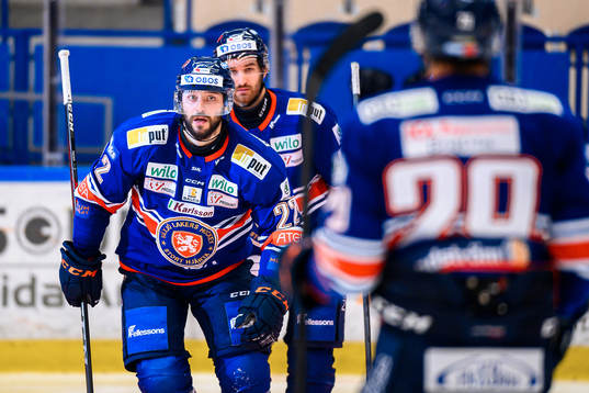 Växjös Tobias Rieder jublar