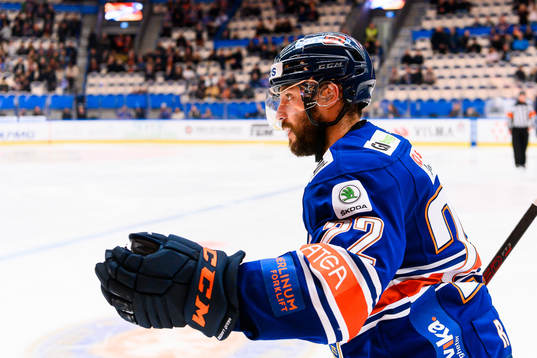 Växjös Tobias Rieder jublar