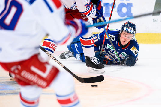 Växjös Olle Lycksell faller