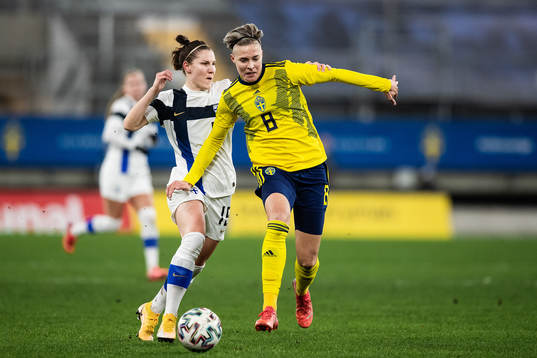 Natalia Kuikka of Finland and Lina Hurtig of Sweden