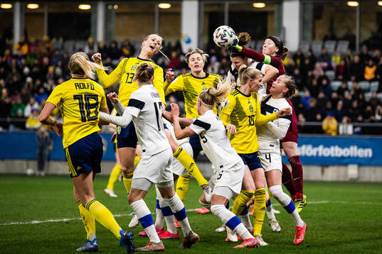 goalkeeper Tinja-Riikka Korpela of Finland