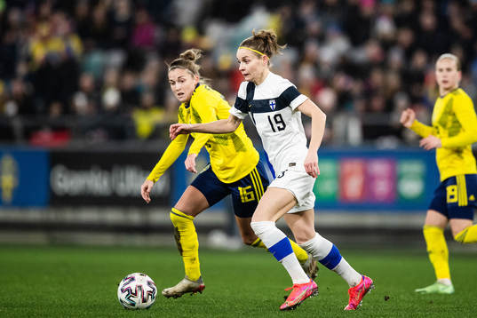 Filippa Angeldal of Sweden and Essi Sainio of Finland