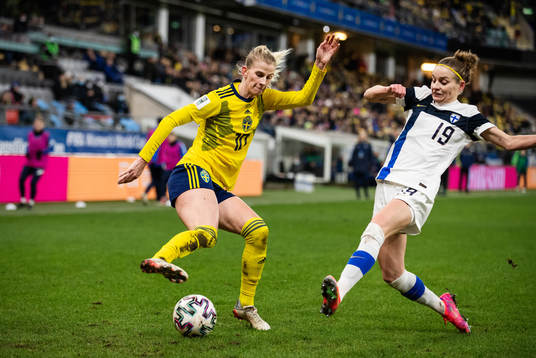 Sofia Jakobsson of Sweden and Essi Sainio of Finland