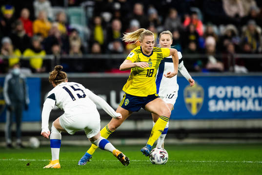 Natalia Kuikka of Finland and Fridolina Rolfö of Sweden