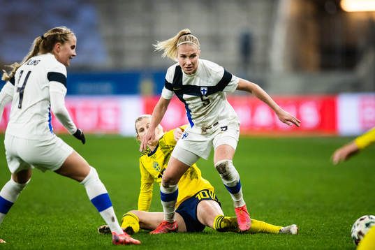 Sofia Jakobsson of Sweden and Emma Koivisto of Finland