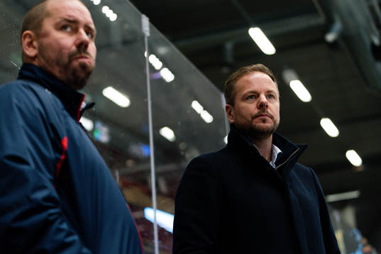 Djurgårdens tränare Niklas Falk och assisterande tränare