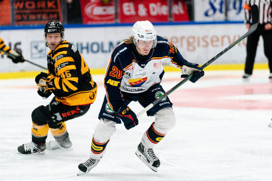 Djurgårdens Marcus Sörensen och Skellefteås Oscar Möller