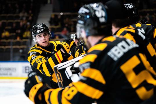 Skellefteås Linus Karlsson jublar