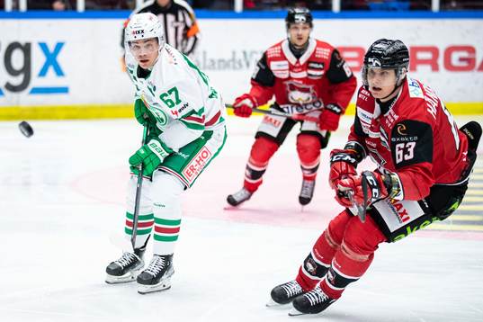 Rögles Leon Bristedt och Malmö Redhawks Fredrik Händemark