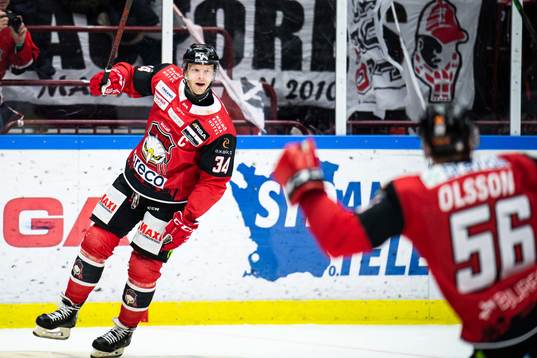 Malmö Redhawks Carl Söderberg jublar