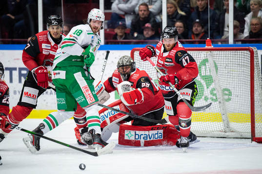 Rögles Dennis Everberg oroar mot Malmö Redhawks Oliver