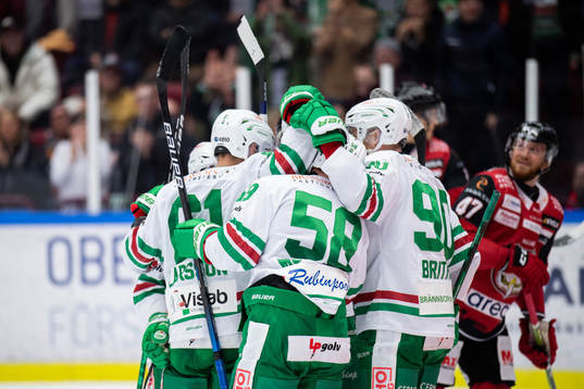 Rögles spelare jublar