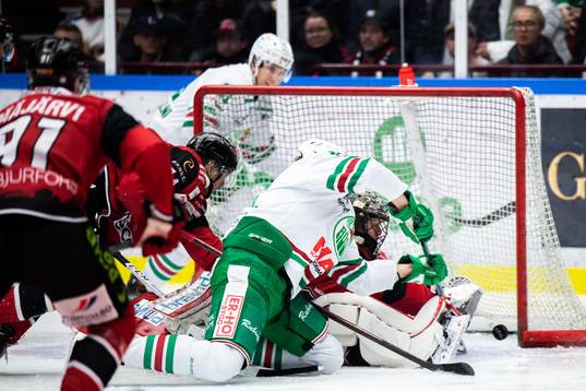 Rögles Dennis Everberg gör 3-3 bakom Malmö Redhawks
